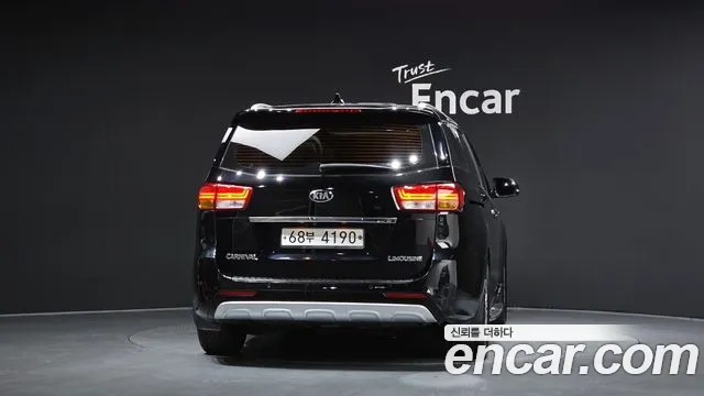 Kia Carnival 2015 thumb 4