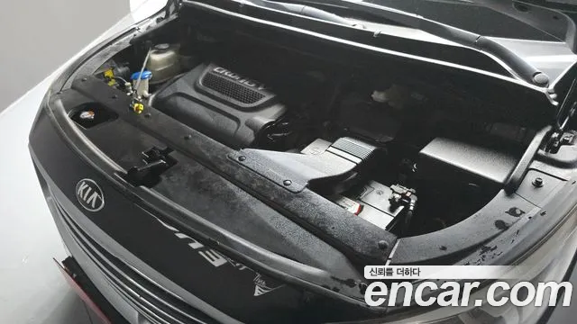 Kia Carnival 2015 thumb 6