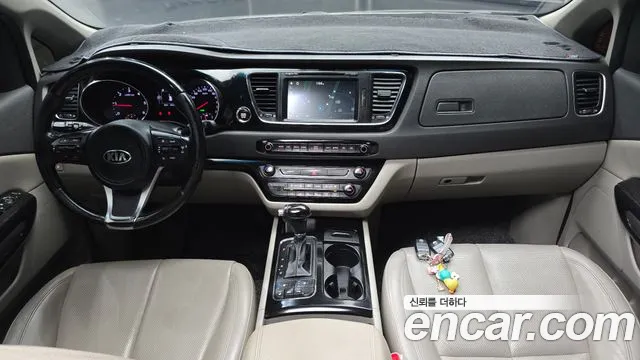 Kia Carnival 2015 thumb 7