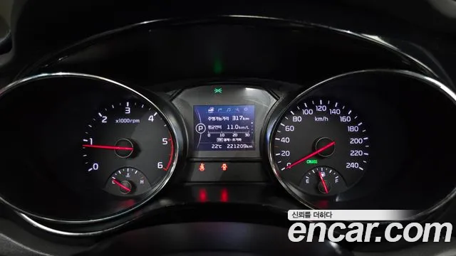Kia Carnival 2015 thumb 8