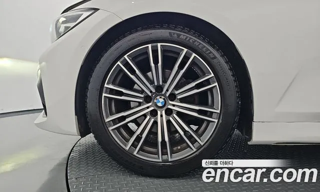 BMW 3-Series 2020 thumb 5