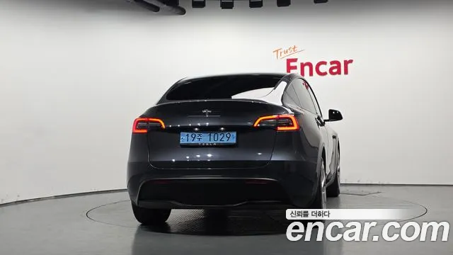 Tesla Model Y 2021 thumb 4