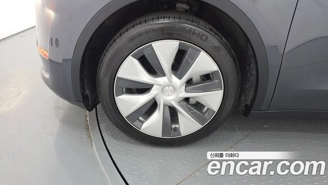 Tesla Model Y 2021 thumb 5