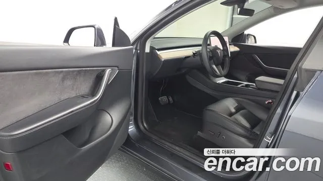Tesla Model Y 2021 thumb 10