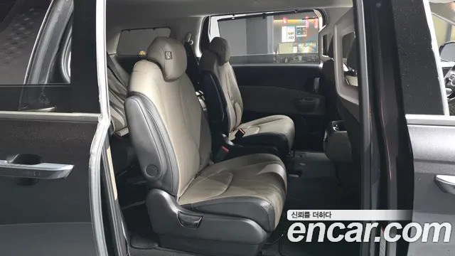 Kia Carnival 2024 thumb 11