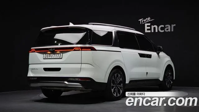 Kia Carnival 2021 thumb 2