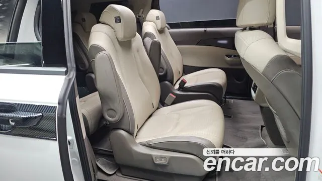 Kia Carnival 2021 thumb 11