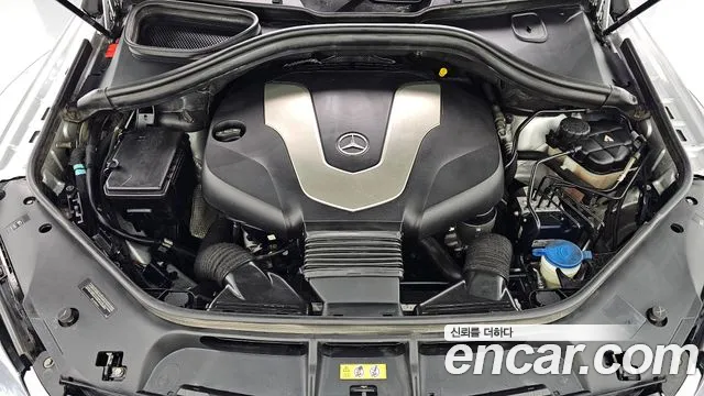 Mercedes-Benz GLE 2017 thumb 6