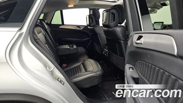 Mercedes-Benz GLE 2017 thumb 12