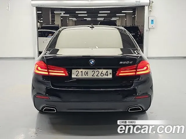 BMW 5-Series 2017 thumb 4