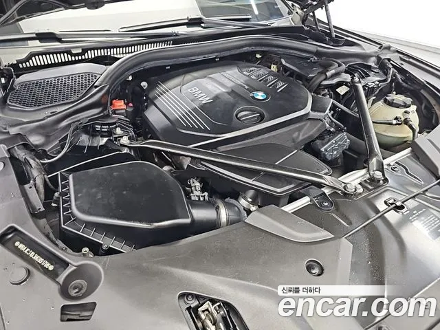 BMW 5-Series 2017 thumb 6