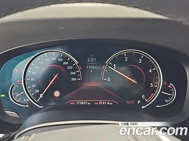 BMW 5-Series 2017 thumb 8