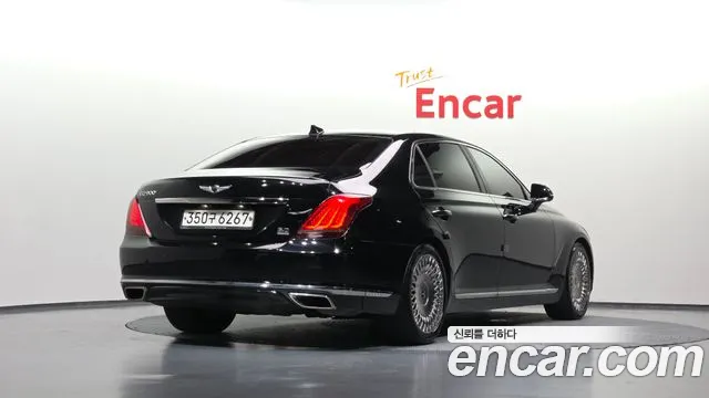 Genesis G90 2016 thumb 2