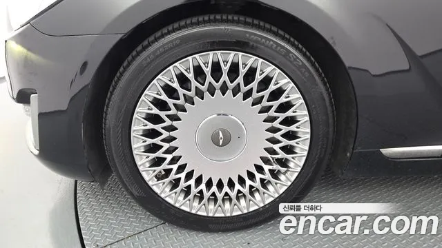 Genesis G90 2016 thumb 5