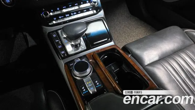 Genesis G90 2016 thumb 9