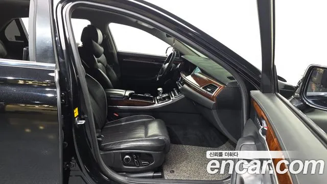 Genesis G90 2016 thumb 11