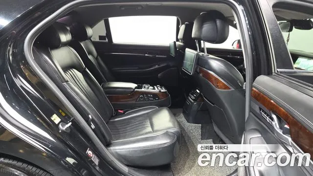 Genesis G90 2016 thumb 12