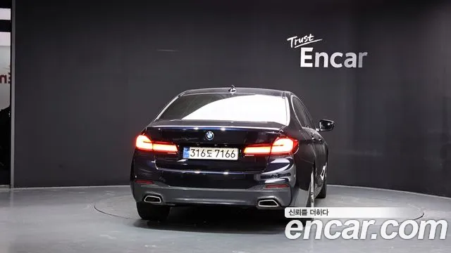 BMW 5-Series 2019 thumb 4