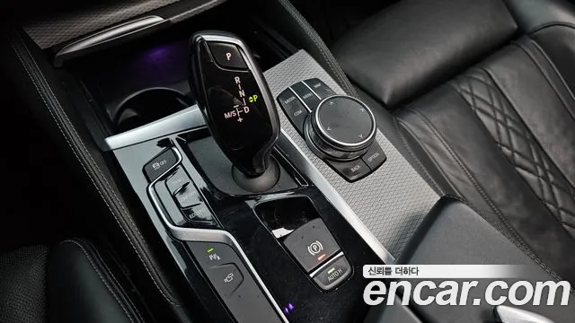 BMW 5-Series 2019 thumb 9