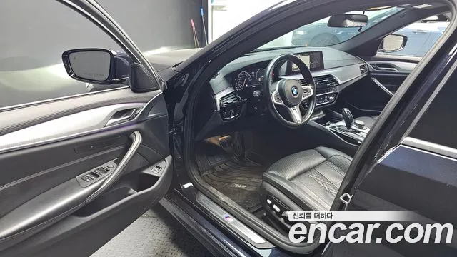 BMW 5-Series 2019 thumb 10