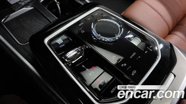 BMW 7-Series 2024 thumb 9