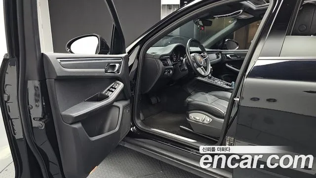 Porsche Macan 2019 thumb 10