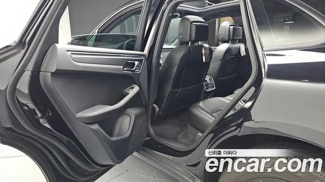 Porsche Macan 2019 thumb 12