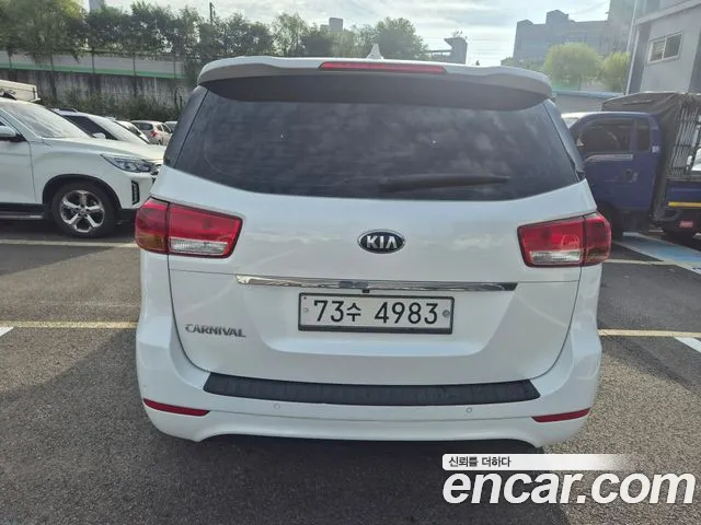 Kia Carnival 2014 thumb 4