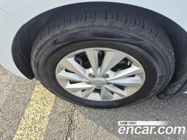 Kia Carnival 2014 thumb 8