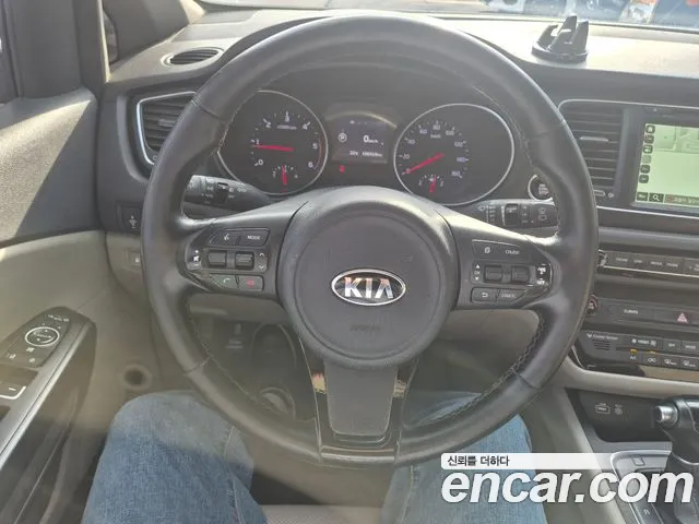 Kia Carnival 2014 thumb 11