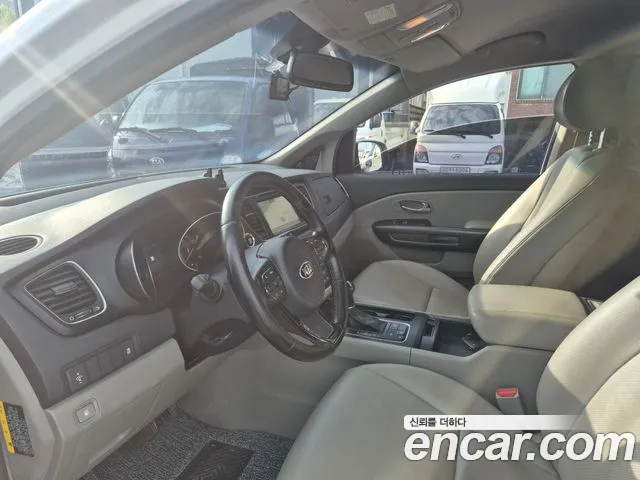 Kia Carnival 2014 thumb 12
