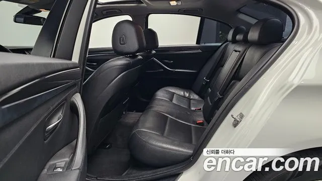 BMW 5-Series 2013 thumb 10