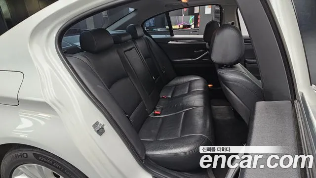 BMW 5-Series 2013 thumb 11