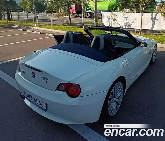 BMW Z4 2003 thumb 2