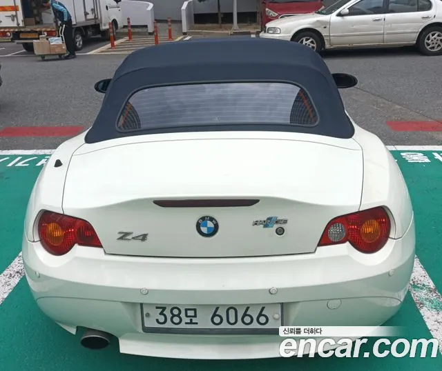 BMW Z4 2003 thumb 4