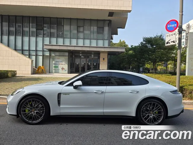 Porsche Panamera 2022 thumb 3