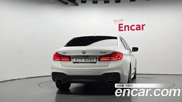 BMW 5-Series 2019 thumb 3