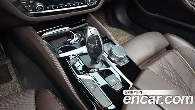 BMW 5-Series 2019 thumb 8