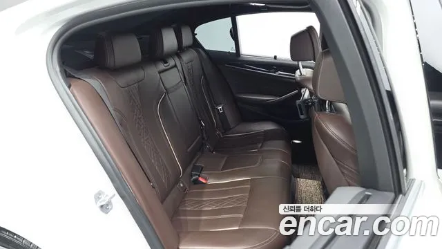 BMW 5-Series 2019 thumb 10
