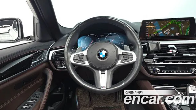 BMW 5-Series 2019 thumb 11
