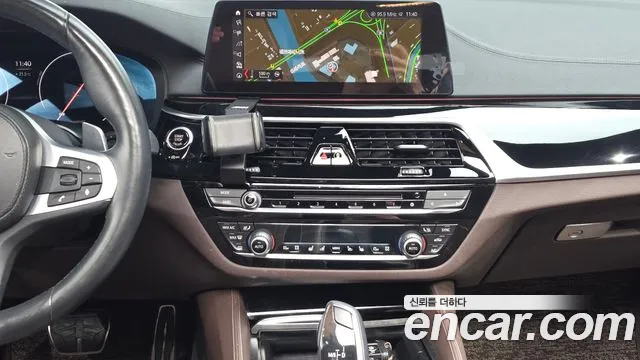 BMW 5-Series 2019 thumb 12