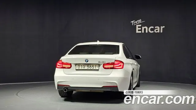 BMW 3-Series 2017 thumb 4