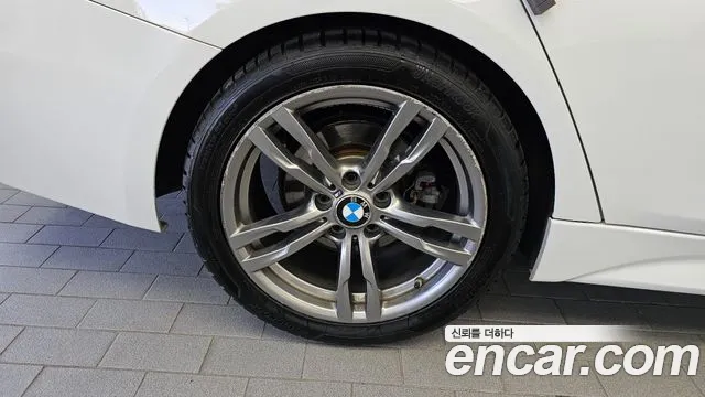 BMW 3-Series 2017 thumb 5