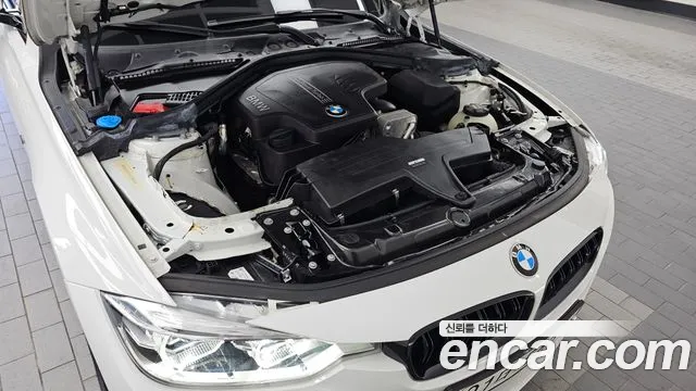 BMW 3-Series 2017 thumb 6