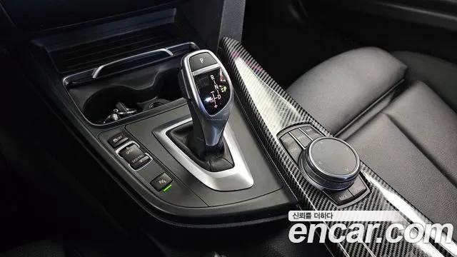 BMW 3-Series 2017 thumb 9