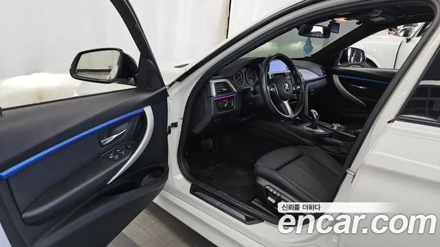 BMW 3-Series 2017 thumb 10