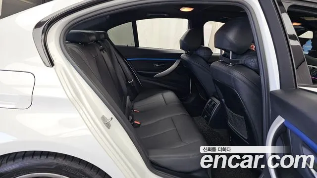 BMW 3-Series 2017 thumb 12