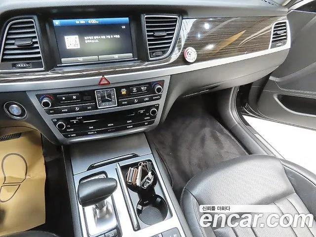 Genesis G80 2017 thumb 10