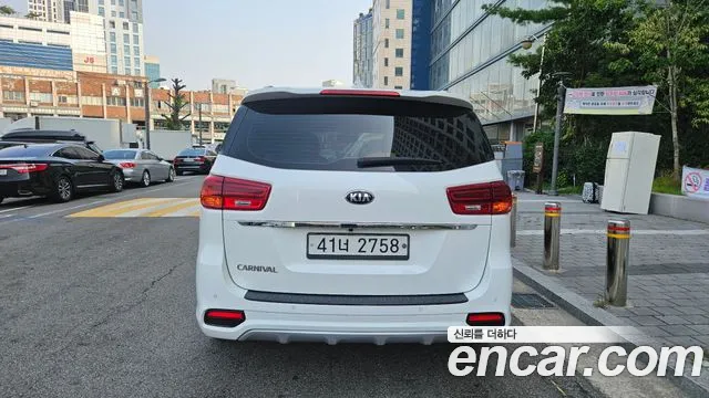 Kia Carnival 2019 thumb 4