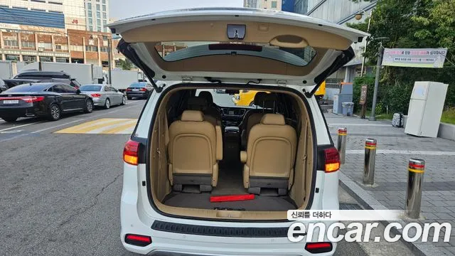 Kia Carnival 2019 thumb 5